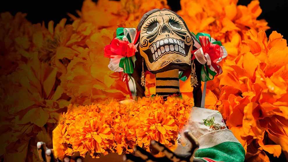 Esta es la leyenda prehispánica que explica el origen de la Flor de Cempasúchil, considerada tradicionalmente como la «flor de los muertos».