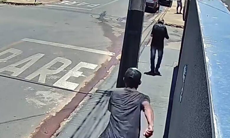 VIDEO Captan momento en que hombre mata de una patada a un discapacitado