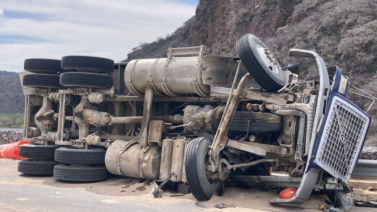 Volcadura de Camión de Volteo en&hellip;