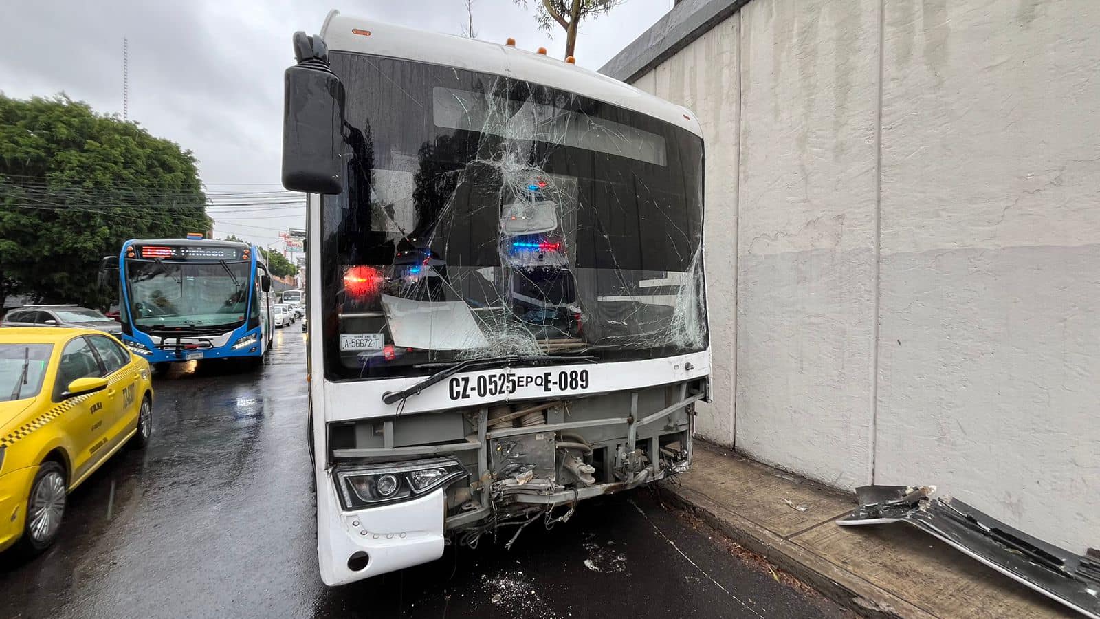 Choque entre Qrobús y Flecha Azul&hellip;