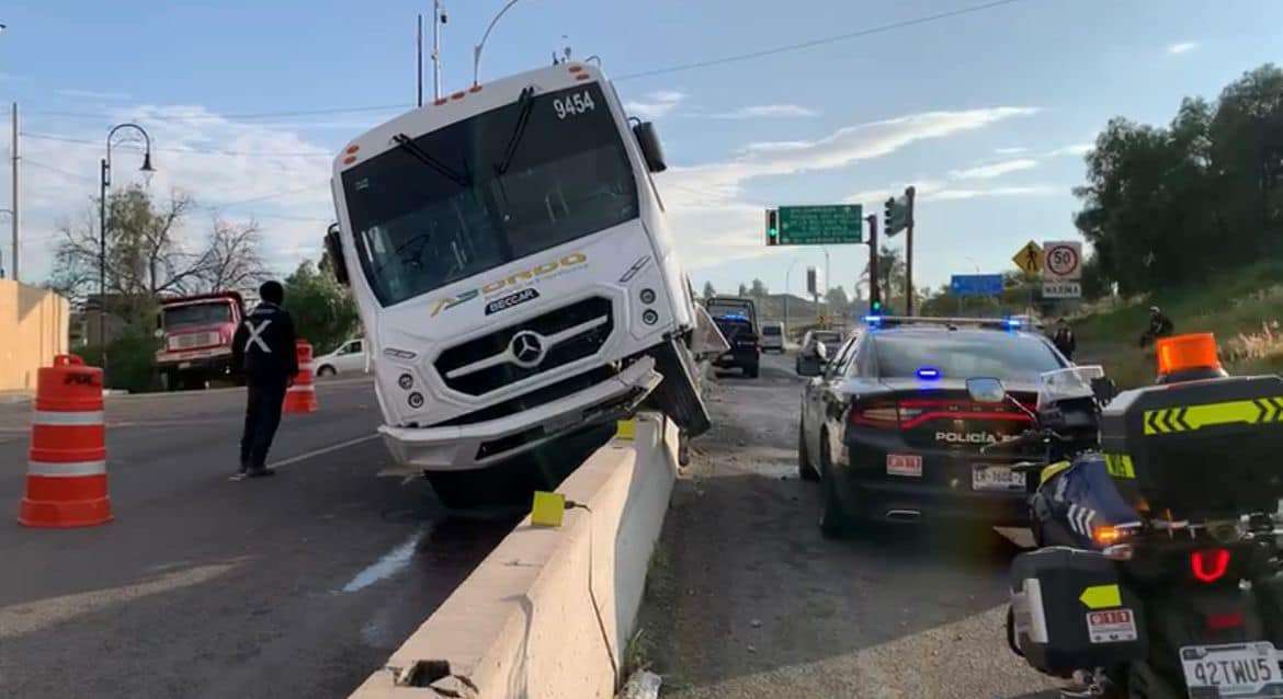 Autobús de la Línea Abordo Termina&hellip;