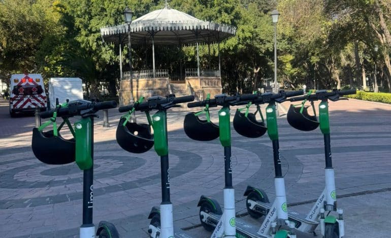 Querétaro estrena scooters eléctricos para agilizar la movilidad en el Centro Histórico