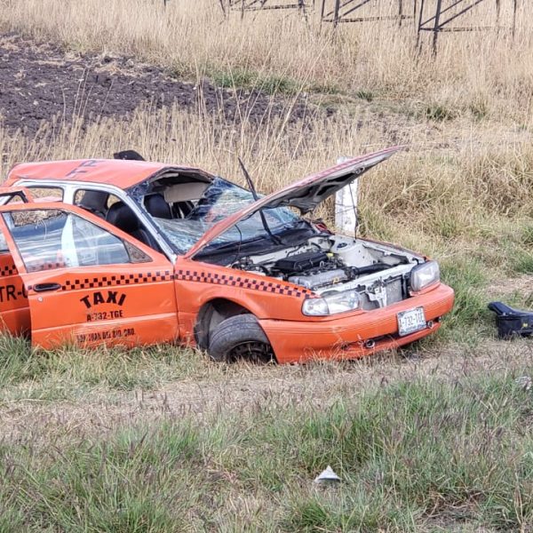 ¡Impactante volcadura en la autopista 57! Conductor de…