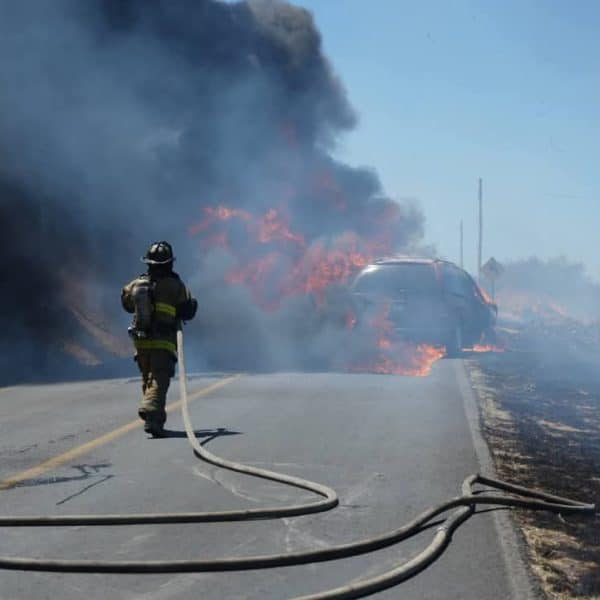 Fuerte incendio consume camioneta en la carretera San…