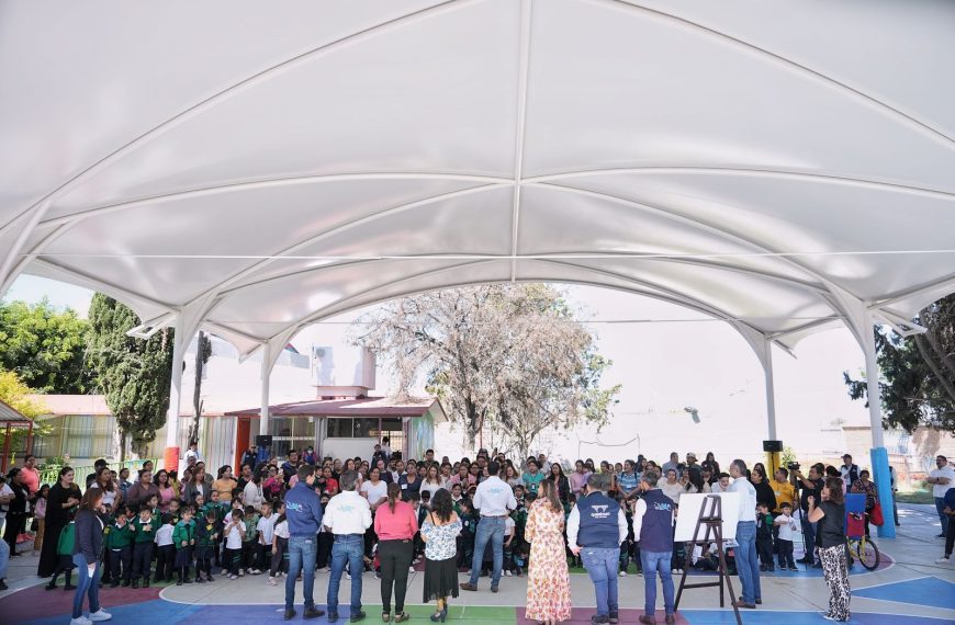Felifer Macías entrega arcotecho en kínder de Querétaro;&hellip;