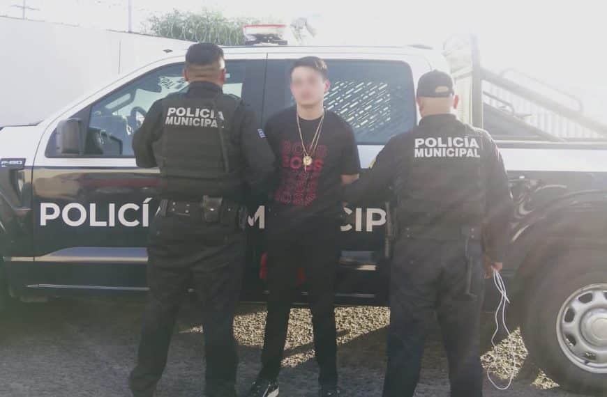 🚔🔥 ¡PERSECUCIÓN EN BERNARDO QUINTANA! Hombre…