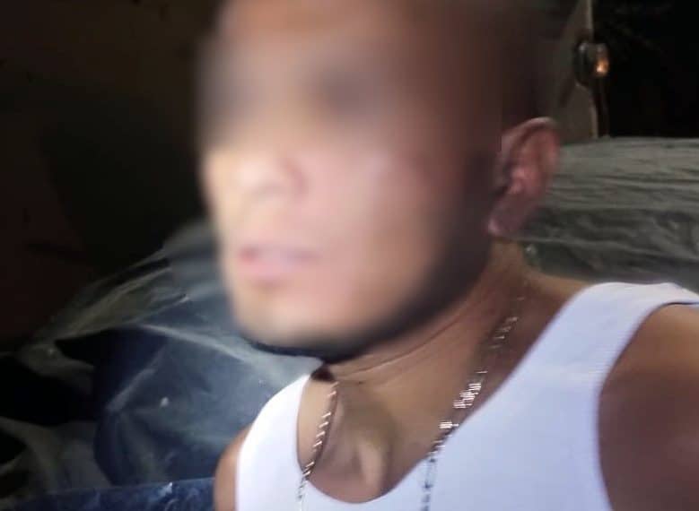 🚨 ¡Lo cachan armado afuera de…