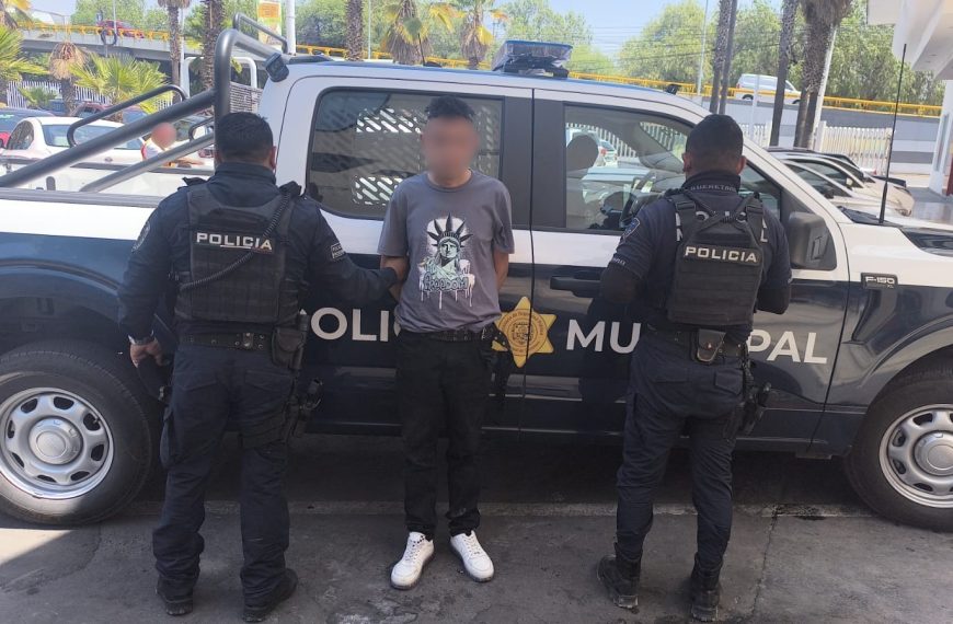 🔴 ¡LO CACHAN CON DROGA EN PLENA PLAZA…