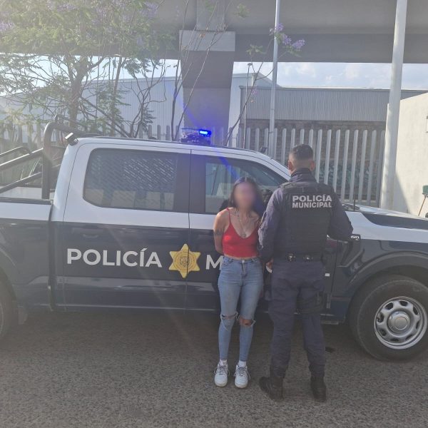 ¡Cae mujer con auto robado en San Pedro…