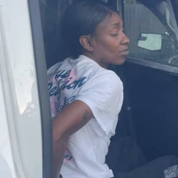 🚨 Mujer Fingió ser agente migratoria para secuestrar…