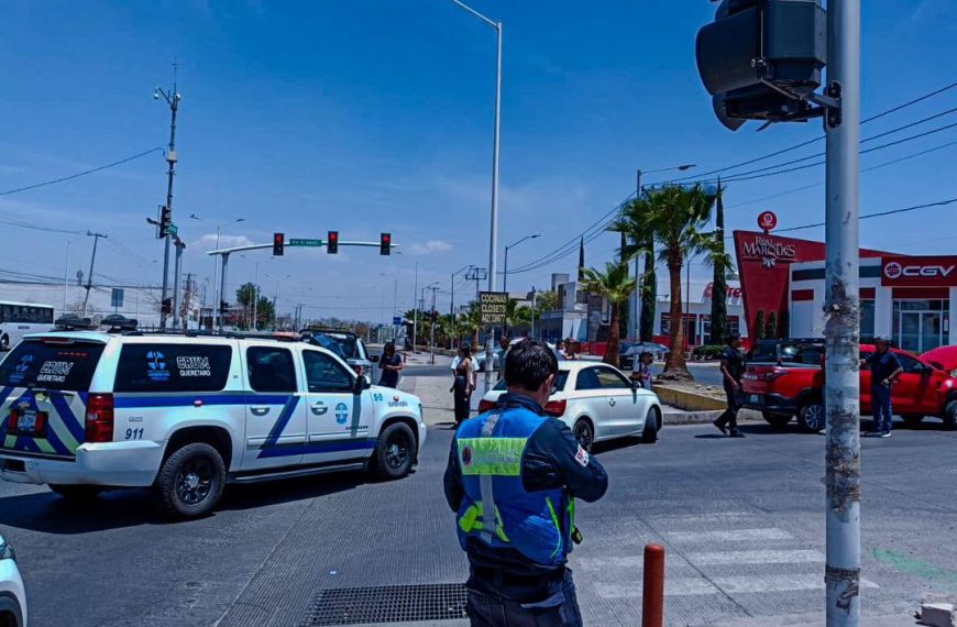 Por un segundo de distracción: motociclista…