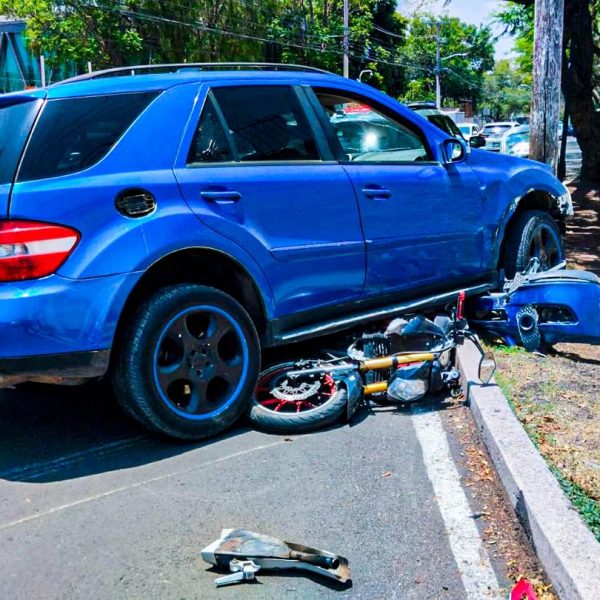 💥 ¡Terrible accidente en Lindavista! Auto embiste brutalmente&hellip;