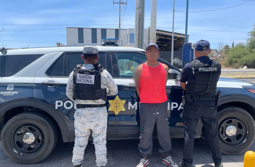 Detienen a hombre con arma tipo…
