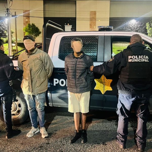 🚨 ¡CAYERON EN PLENA CALLE! Dos sujetos detenidos…