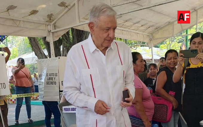📸 AMLO reaparece: “¡Tenemos a la…