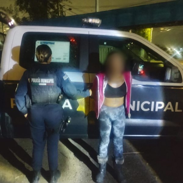 🚨 Mujer es detenida por narcomenudeo en Santa…