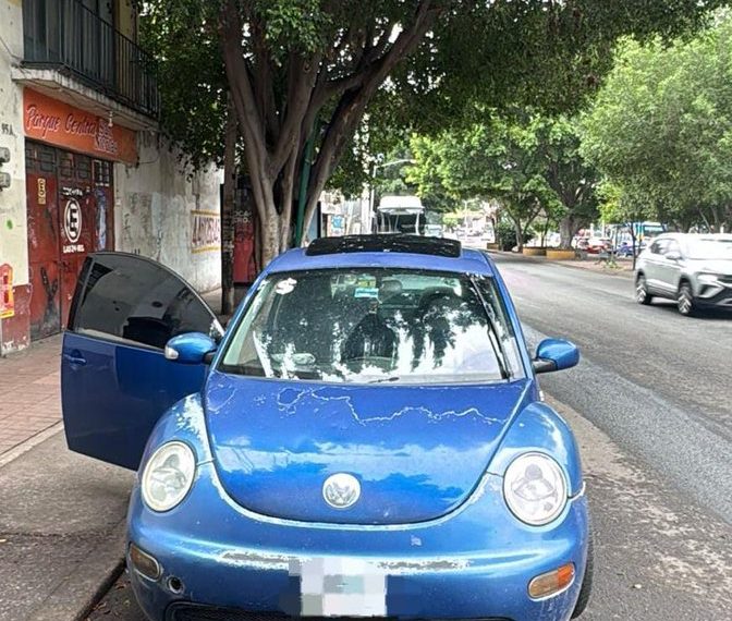 🚨 ¡Recuperan auto robado en pleno…