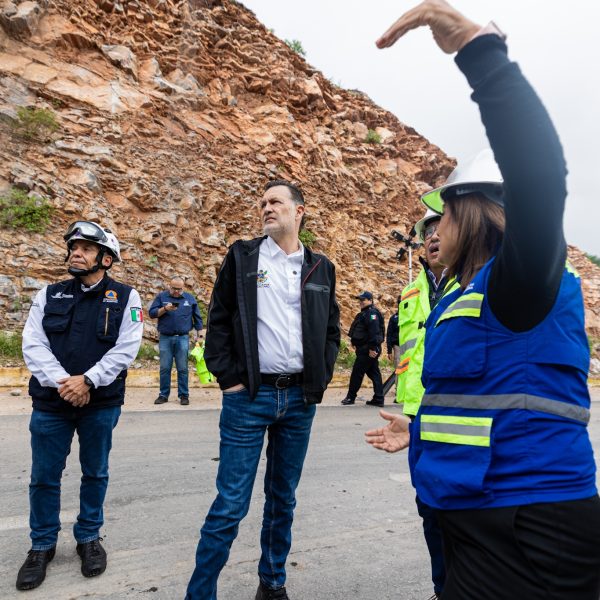 Avanzan labores para liberar la carretera 100; Gobernador…
