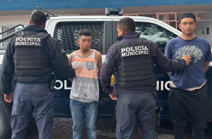 🚨 ¡Caen asaltantes armados con arma…