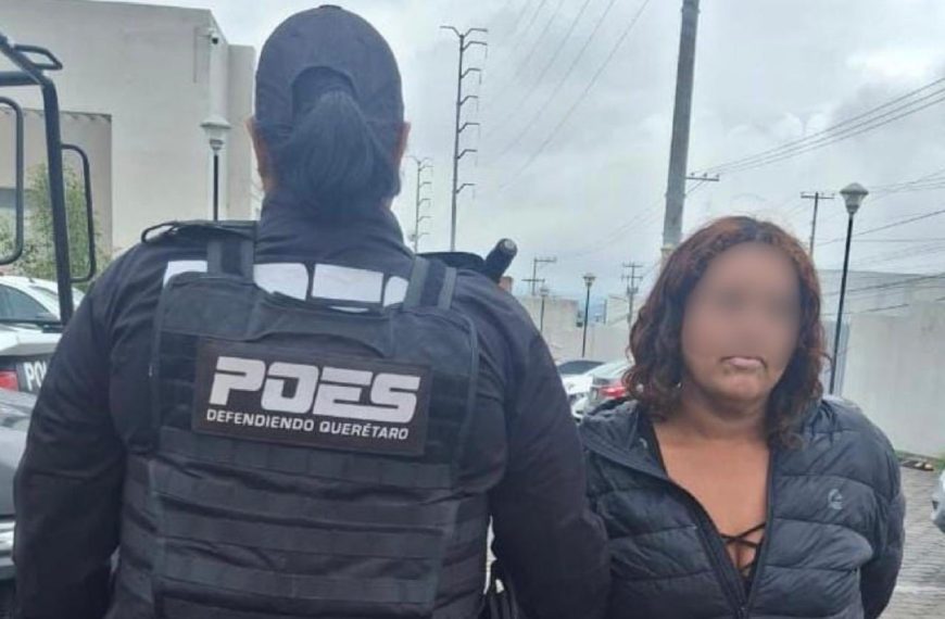 🚨 ¡INDIGNANTE! Mujer golpea y abandona a sus…