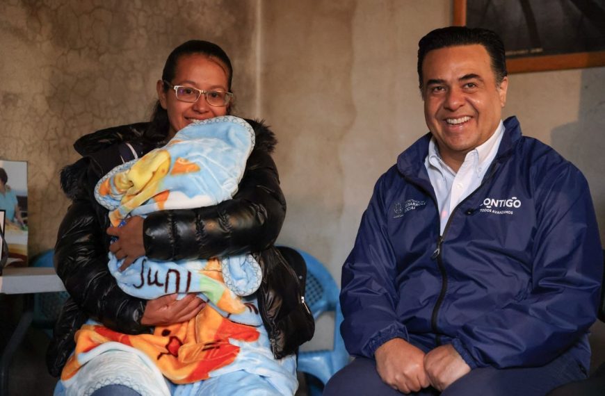 Titular de SEDESOQ entrega canastas de…