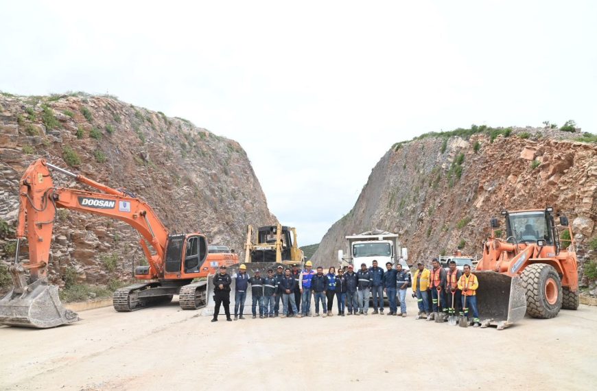 🚧🌧️ ¡Reabren carretera 100 tras brutal derrumbe! CEI…