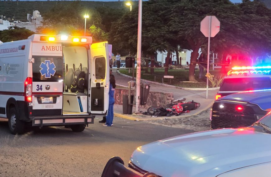 📰 Fallece motociclista tras impactar contra poste de…