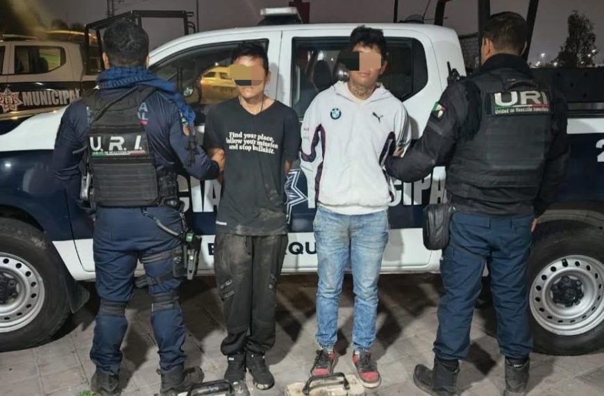 🚨 Sorprenden y detienen a dos hombres en…