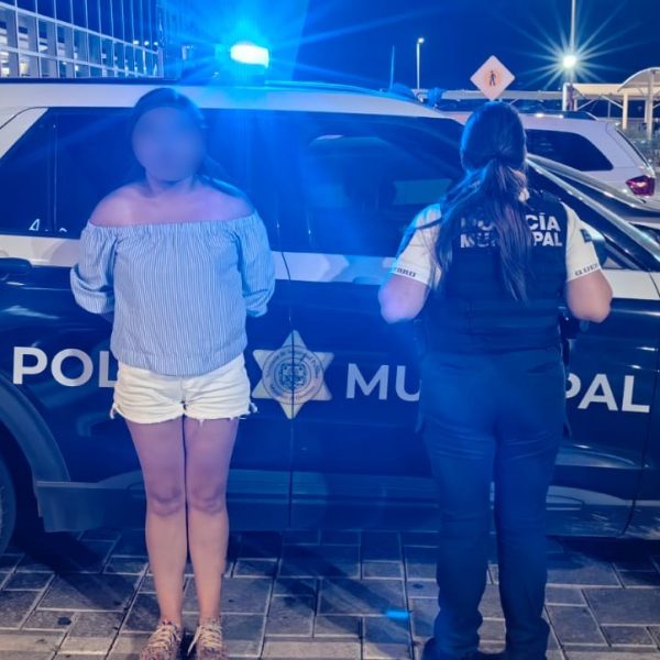 🚨 Detienen a mujer por robo a tienda…