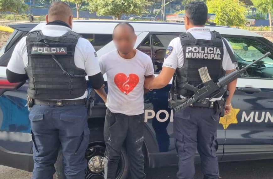 🚨 Roba placa de un monumento…