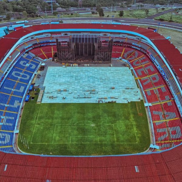 🎤🌧️ ¡Shakira encenderá Querétaro! Montan escenario en el…