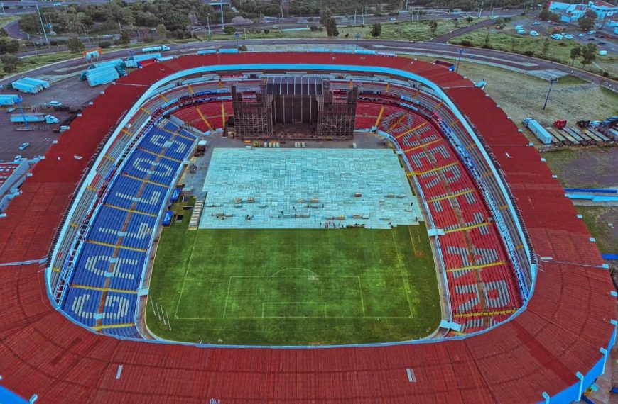 🎤🌧️ ¡Shakira encenderá Querétaro! Montan escenario…