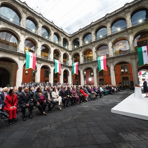 🔴🇲🇽 ¡Kuri en Palacio Nacional! Asiste al 1er…