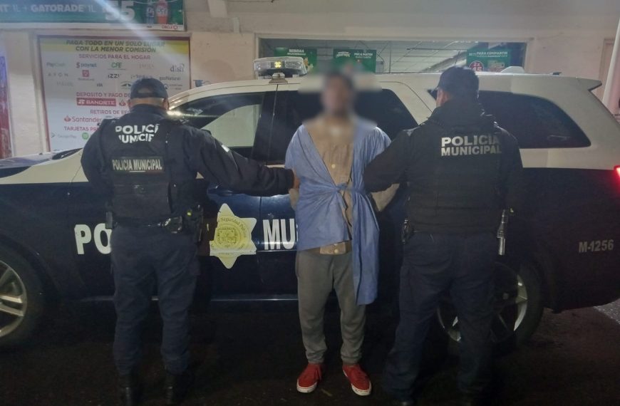 🚨💥 DESTROZA CRISTAL DE TIENDA EN…