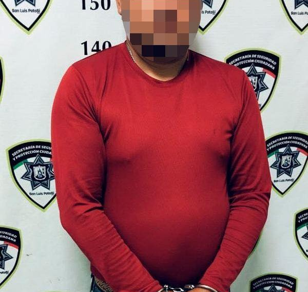 Encuentran a entrenador de futbol desnudo…
