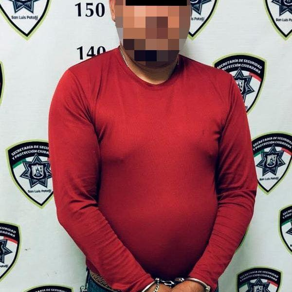 Encuentran a entrenador de futbol desnudo en su…