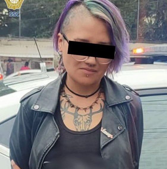 LadyPatadas: “¡No me puedes tocar!” patea…