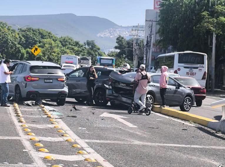 🚨🚗 Joven sufre convulsión mientras conducía…