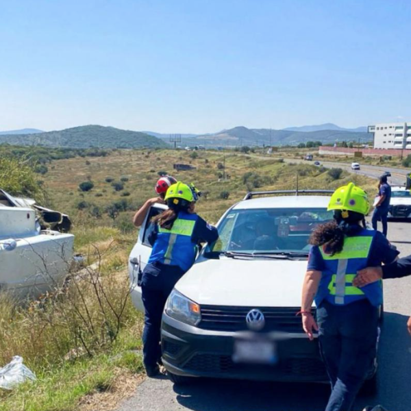🚨🚛 Accidente en el Libramiento Norponiente moviliza a…