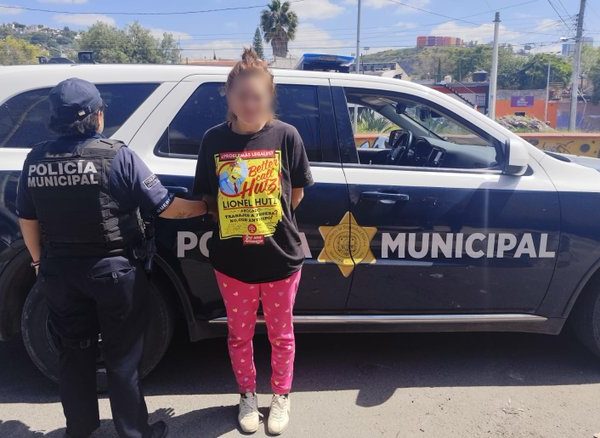 🚨👮‍♀️ Detienen a mujer con presunta metanfetamina durante…