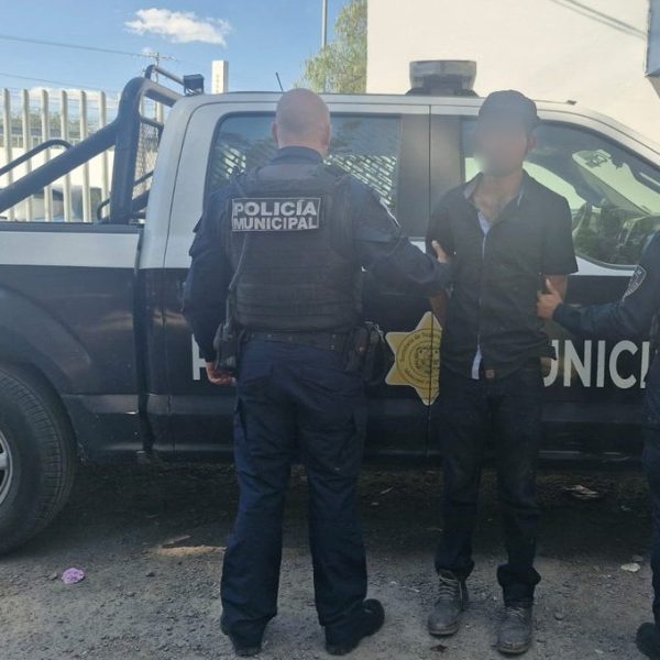 🚨 Lo sorprenden haciendo sus necesidades en la…