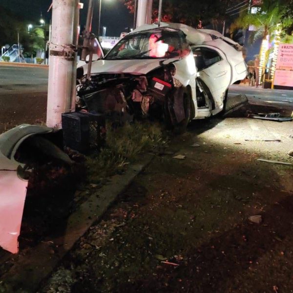 🚗 Hombre sobrevive a brutal choque contra un…