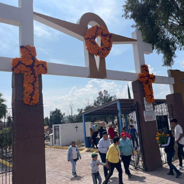 🕯️ Poca afluencia en los panteones de San…