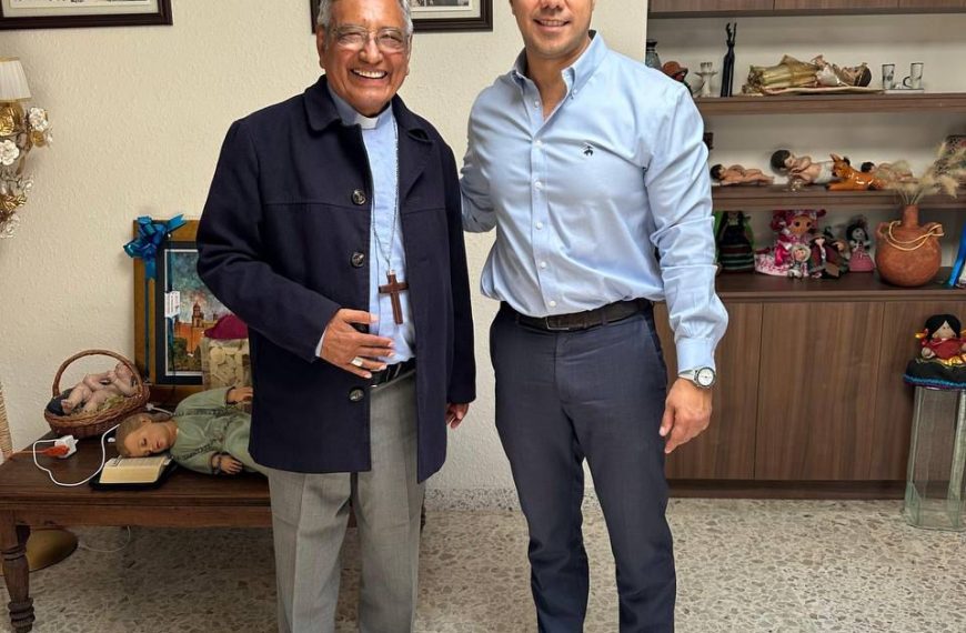 🤝⛪ Felifer Macías y el obispo Fidencio López…