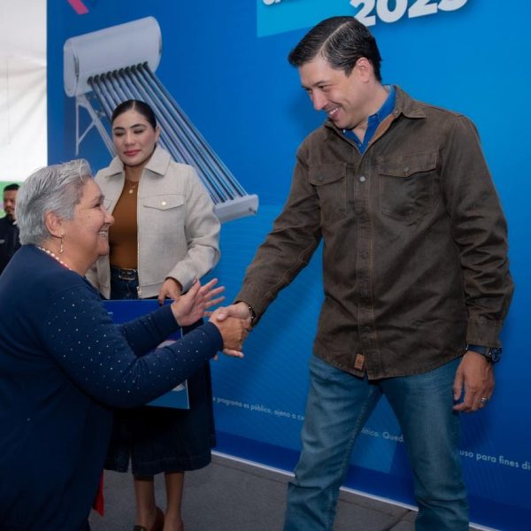 🌞 Rodrigo Monsalvo impulsa bienestar familiar con entrega…