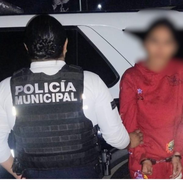 😱🚨 ¡Mujer fuera de control en Cerrito Colorado!…