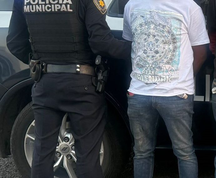 🚨🚗 Detienen a conductor en Plazas…