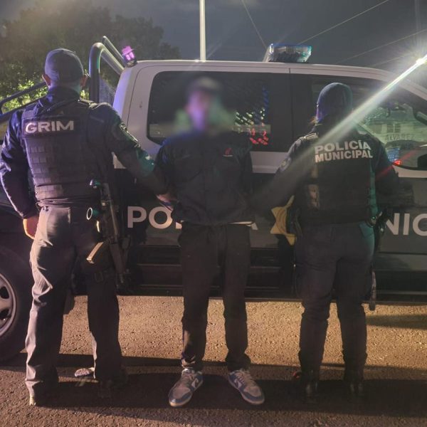 🚔🔫 Detienen a hombre en avenida Universidad con…