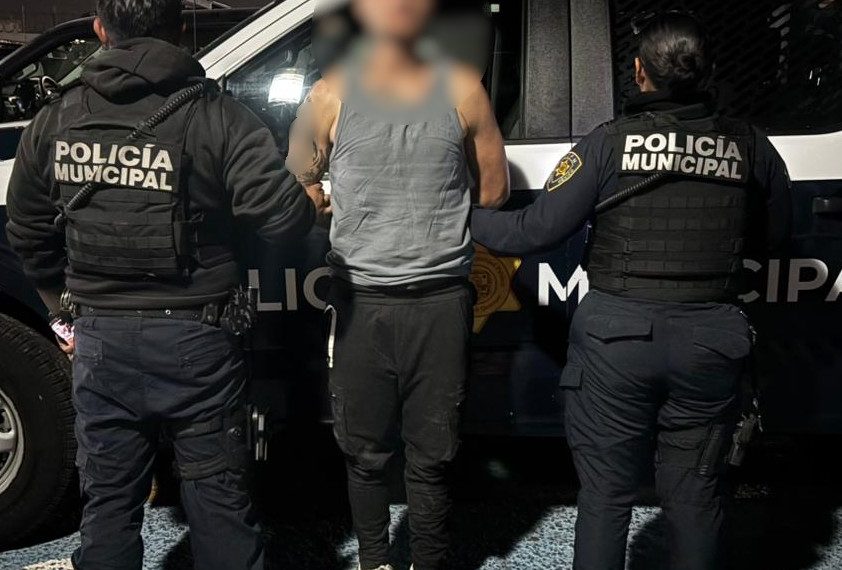 🚓🛑 Detienen a hombre con chaleco antibalas y…
