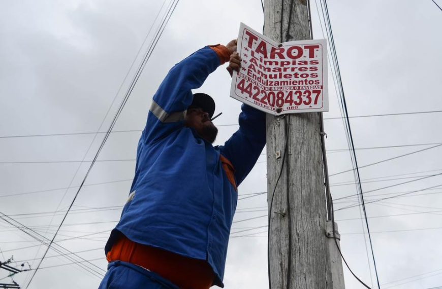 💸🚫 Pegar anuncios en postes y…